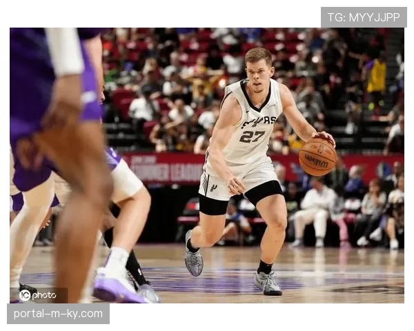 马刺后场防守悍将哈珀 球商在线防守强硬持续进步